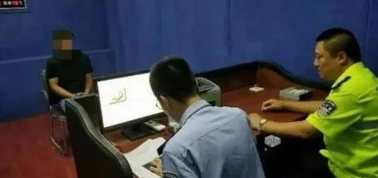 壮警的烦恼近日，壮警在巡逻中发现一起可疑事件，经过调查，成功解救被困人员，展现了勇敢与责任。
