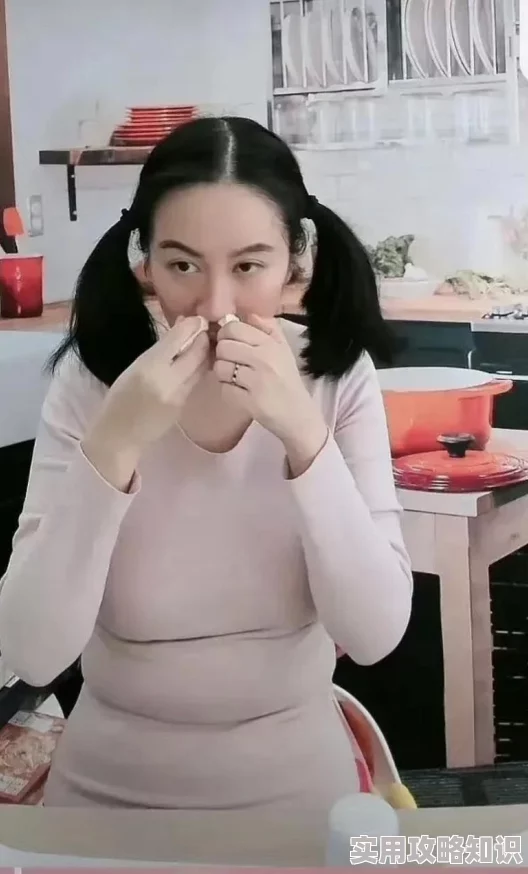 美女不穿衣服直播违法低俗传播不良信息危害身心健康请勿观看
