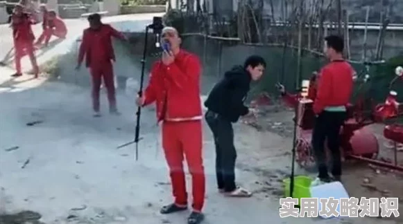 美女不穿衣服直播违法低俗传播不良信息危害身心健康请勿观看